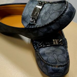 Coach size 9 woman's signature emblem loafers/dress shoes